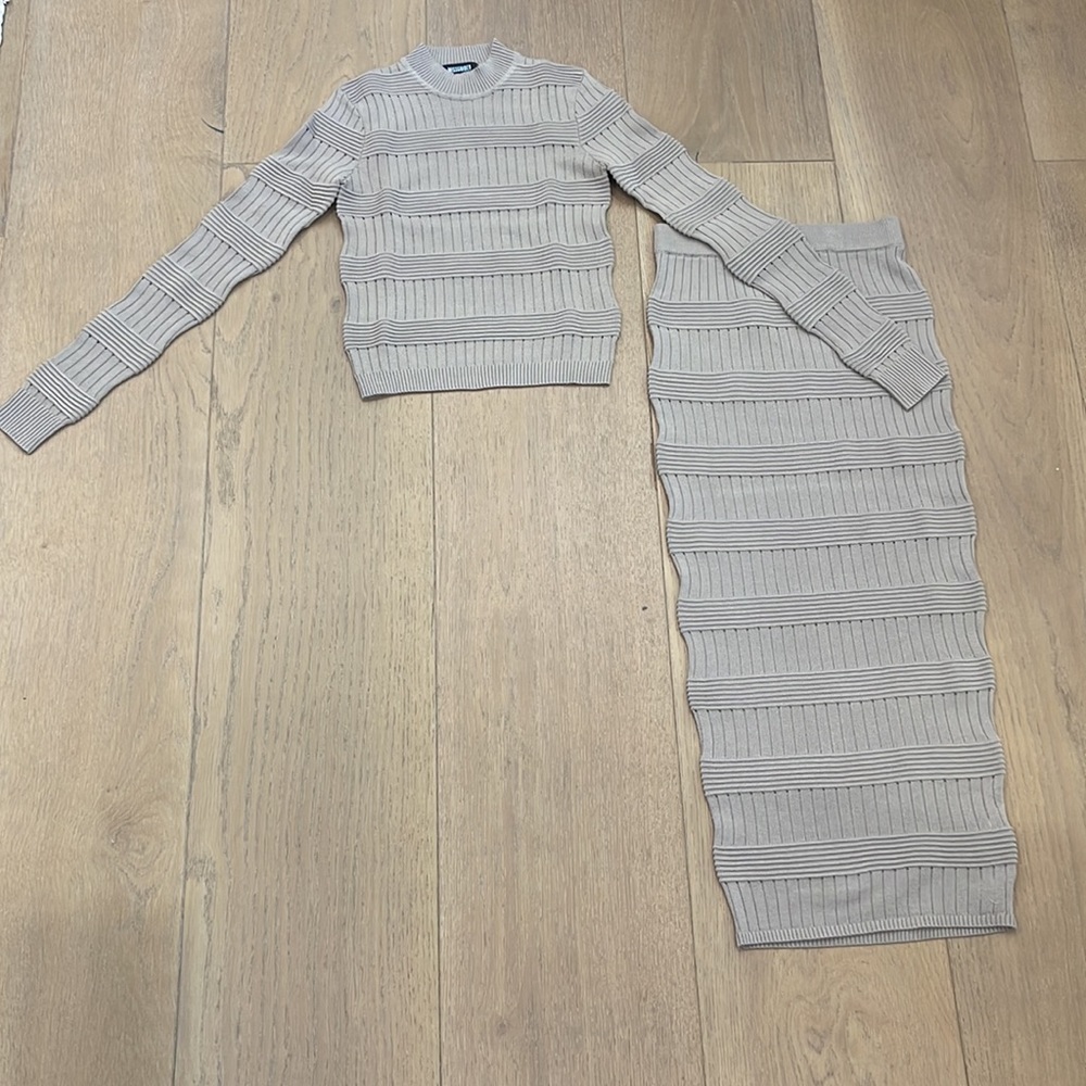 Gray Ribbed Knit Two-Piece Set - Picture 2 of 7
